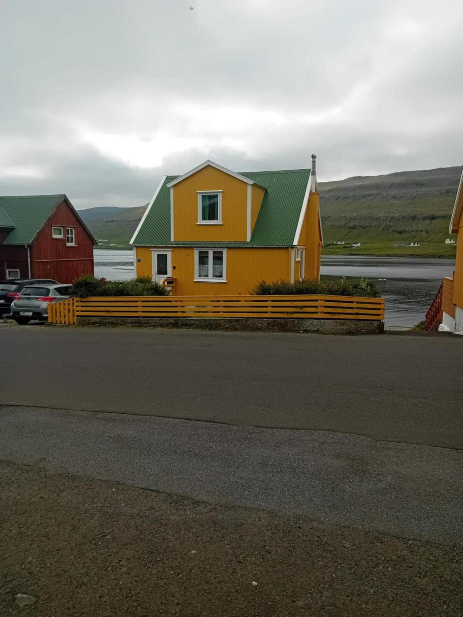 Villa Det Lille Gule Hus Trongisvágur Exterior foto